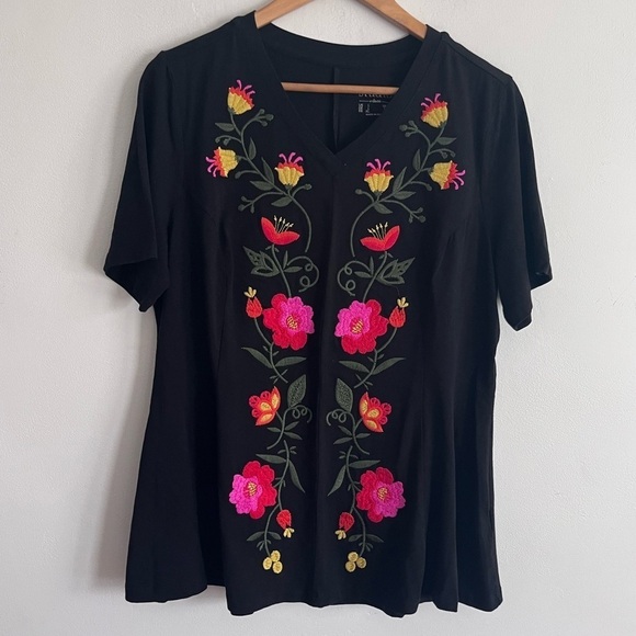 Studio by D& Co V Neck Embroidery Floral Short Sleeve Top - Picture 1 of 6